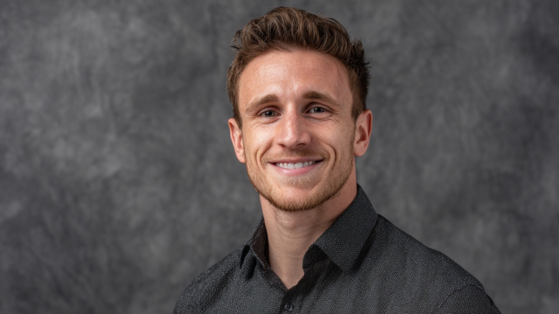 Man with a relaxed smile posing for a clean and professional profile picture